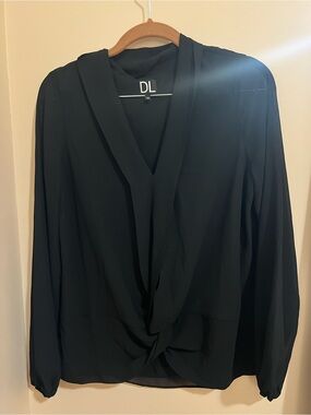 DLC Wholesale Black Twist-Front Long Sleeve Blouse